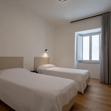 Palazzo Partenope 2 * فاستو